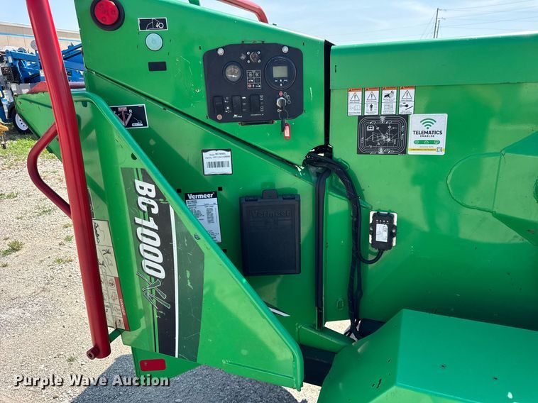 image for item DI9172 2002 Vermeer BC1000XL wood chipper