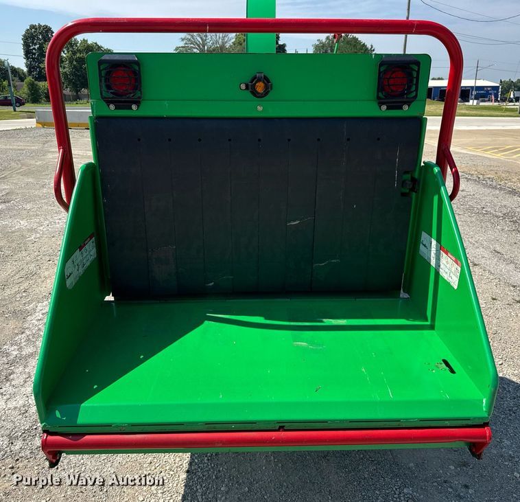 image for item DI9172 2002 Vermeer BC1000XL wood chipper