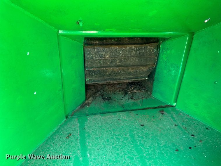 image for item DI9172 2002 Vermeer BC1000XL wood chipper