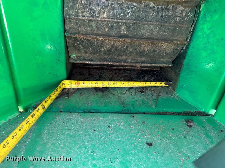 image for item DI9172 2002 Vermeer BC1000XL wood chipper