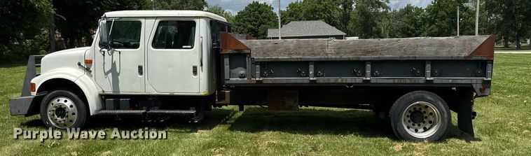 image for item DI9197 2001 International 4700  Crew Cab dump truck