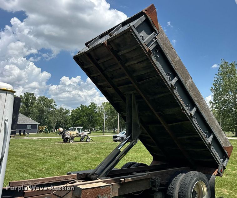 image for item DI9197 2001 International 4700  Crew Cab dump truck