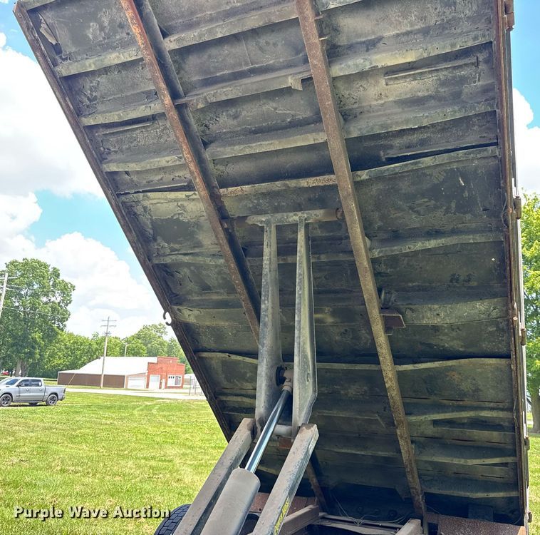 image for item DI9197 2001 International 4700  Crew Cab dump truck