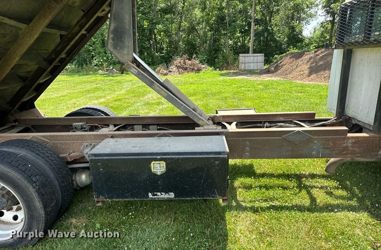 image for item DI9197 2001 International 4700  Crew Cab dump truck