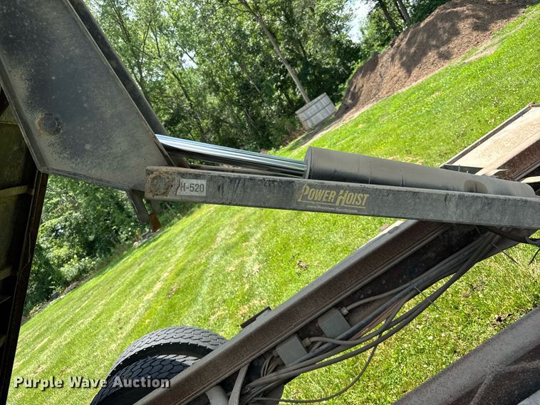 image for item DI9197 2001 International 4700  Crew Cab dump truck