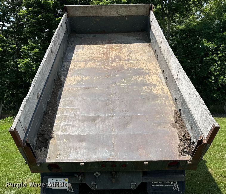 image for item DI9197 2001 International 4700  Crew Cab dump truck