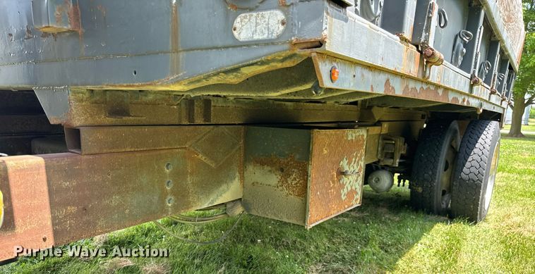 image for item DI9197 2001 International 4700  Crew Cab dump truck