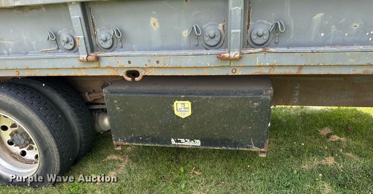 image for item DI9197 2001 International 4700  Crew Cab dump truck