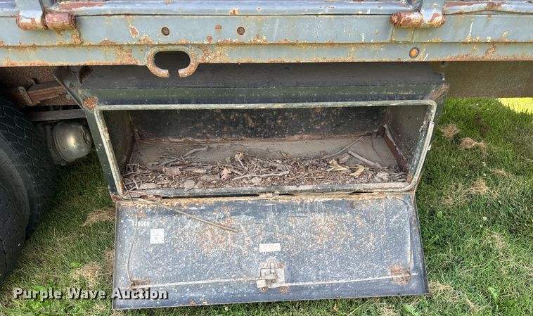 image for item DI9197 2001 International 4700  Crew Cab dump truck