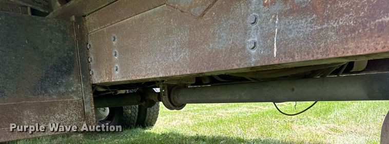 image for item DI9197 2001 International 4700  Crew Cab dump truck