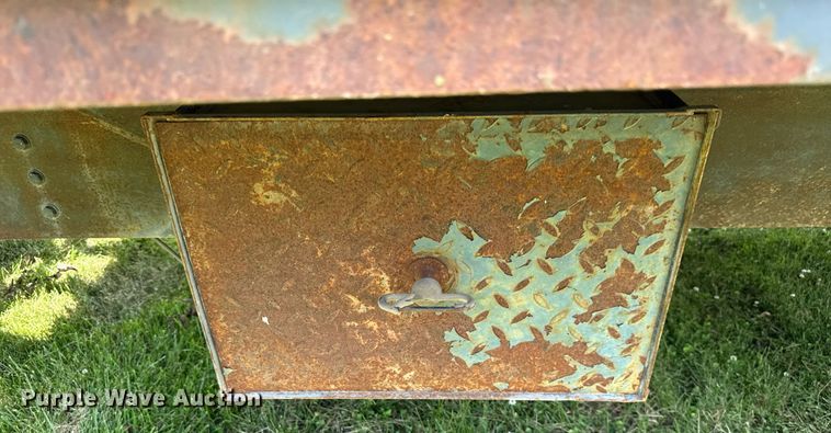 image for item DI9197 2001 International 4700  Crew Cab dump truck