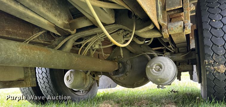 image for item DI9197 2001 International 4700  Crew Cab dump truck