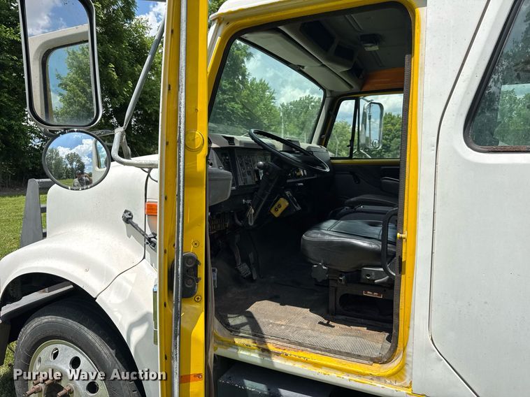 image for item DI9197 2001 International 4700  Crew Cab dump truck