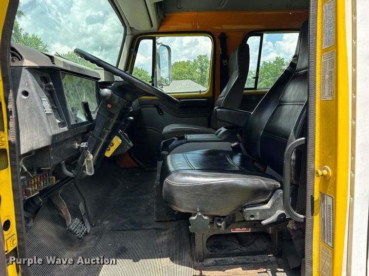 image for item DI9197 2001 International 4700  Crew Cab dump truck