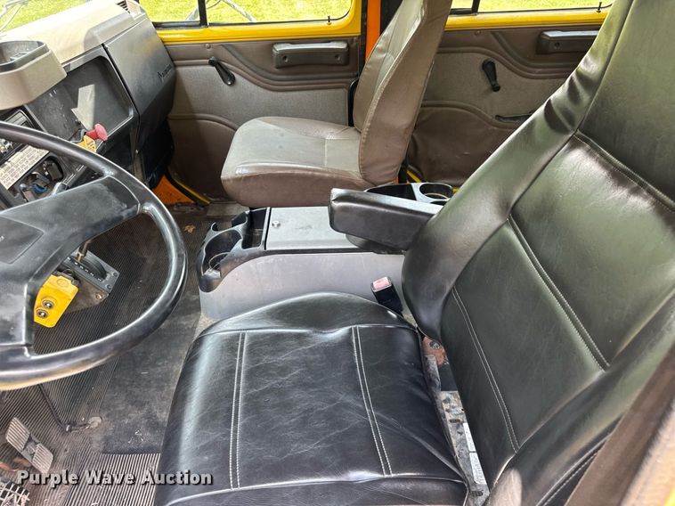 image for item DI9197 2001 International 4700  Crew Cab dump truck