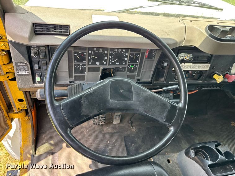 image for item DI9197 2001 International 4700  Crew Cab dump truck