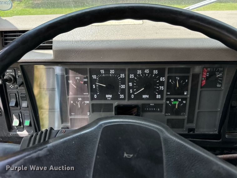 image for item DI9197 2001 International 4700  Crew Cab dump truck