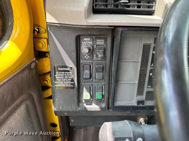 image for item DI9197 2001 International 4700  Crew Cab dump truck