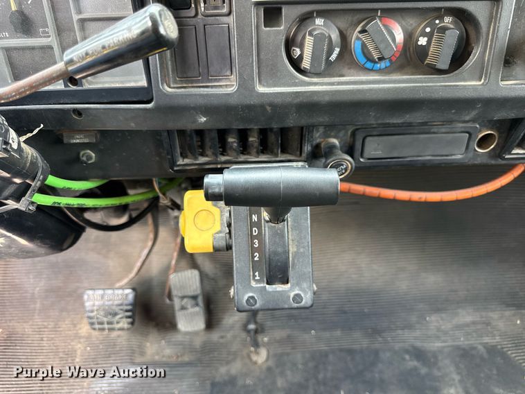 image for item DI9197 2001 International 4700  Crew Cab dump truck