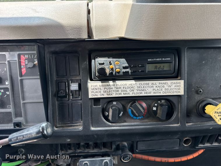 image for item DI9197 2001 International 4700  Crew Cab dump truck