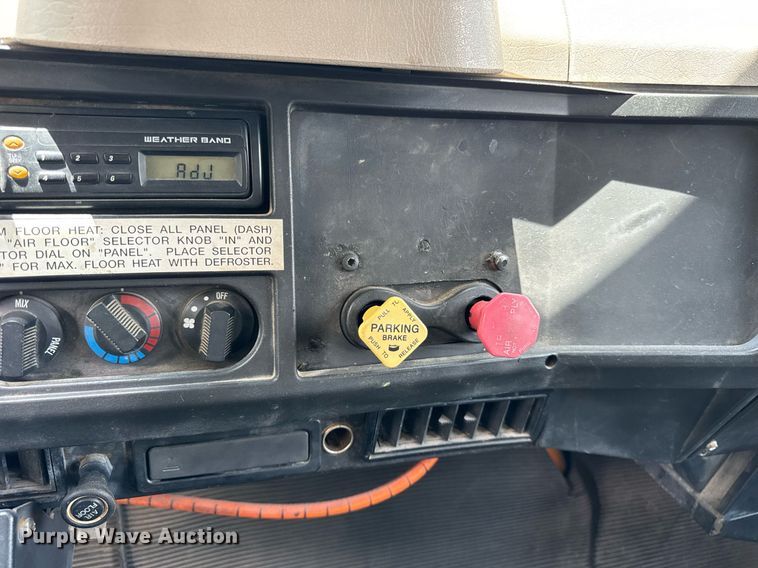 image for item DI9197 2001 International 4700  Crew Cab dump truck