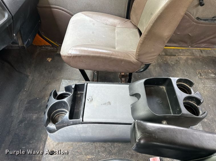 image for item DI9197 2001 International 4700  Crew Cab dump truck