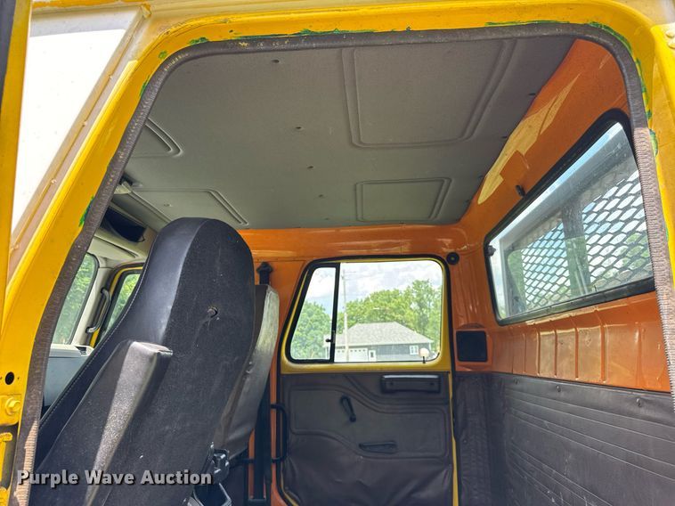 image for item DI9197 2001 International 4700  Crew Cab dump truck