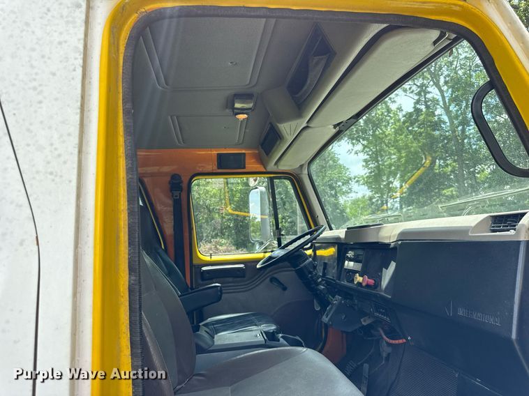 image for item DI9197 2001 International 4700  Crew Cab dump truck