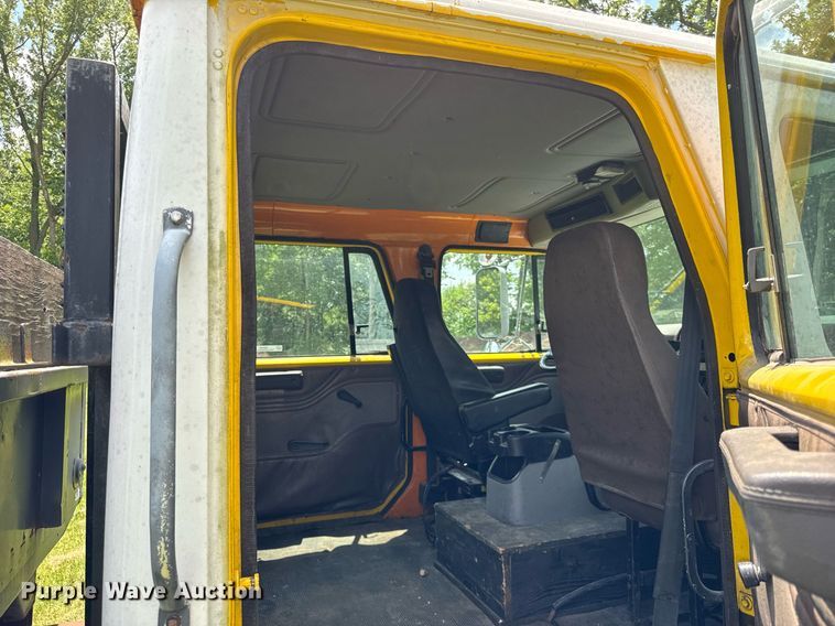 image for item DI9197 2001 International 4700  Crew Cab dump truck