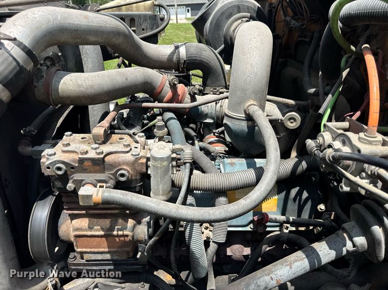 image for item DI9197 2001 International 4700  Crew Cab dump truck