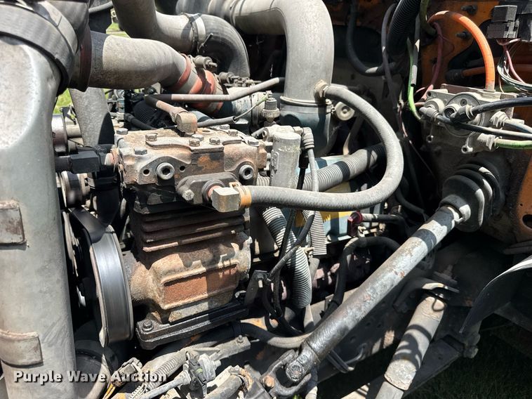 image for item DI9197 2001 International 4700  Crew Cab dump truck