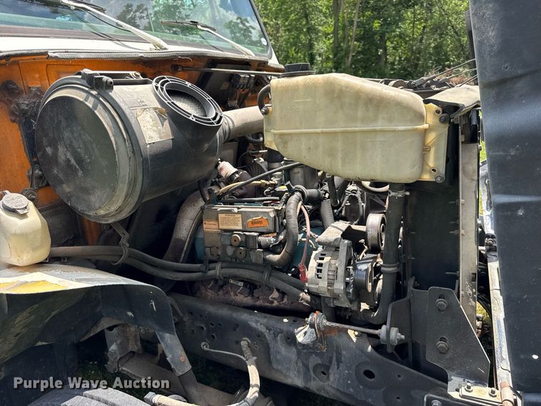 image for item DI9197 2001 International 4700  Crew Cab dump truck