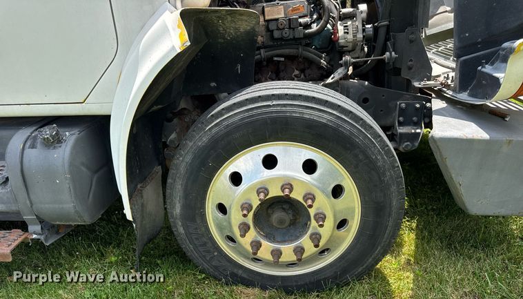 image for item DI9197 2001 International 4700  Crew Cab dump truck