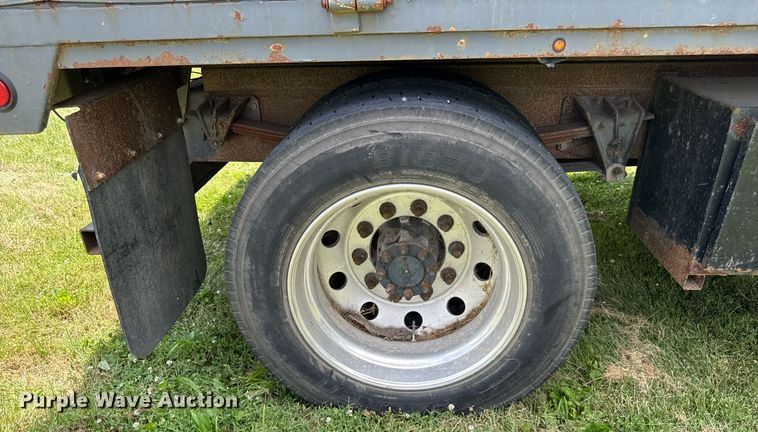 image for item DI9197 2001 International 4700  Crew Cab dump truck