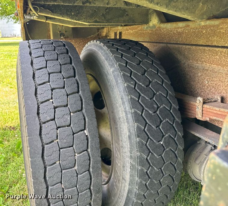 image for item DI9197 2001 International 4700  Crew Cab dump truck