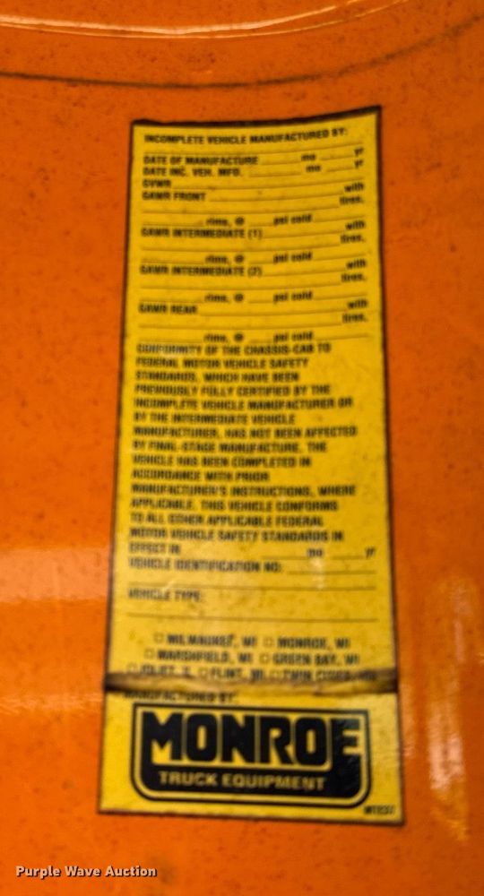 image for item DI9197 2001 International 4700  Crew Cab dump truck