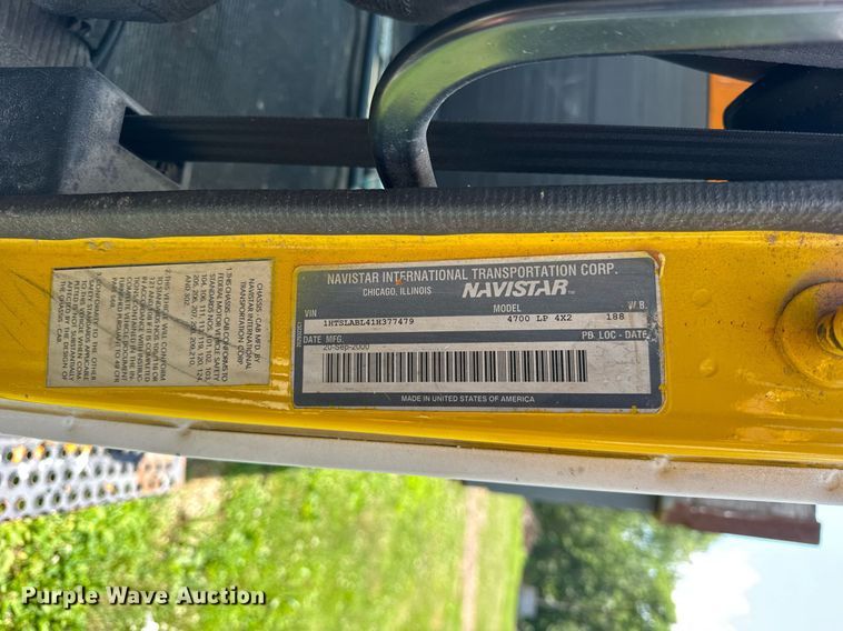 image for item DI9197 2001 International 4700  Crew Cab dump truck