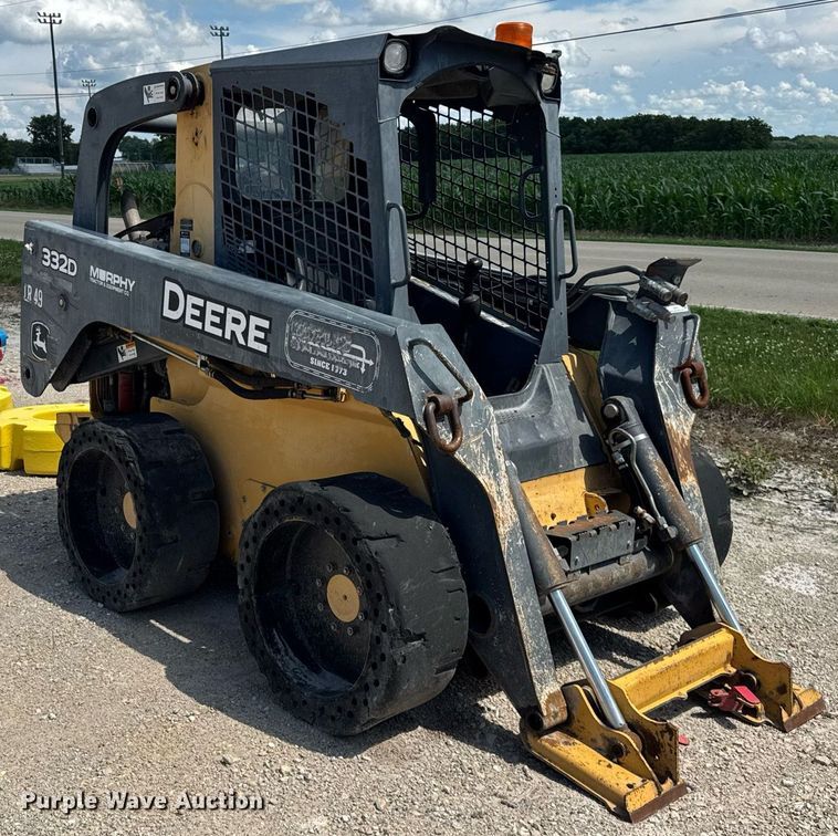 image for item DI9215 2013 John Deere 332D skid steer loader