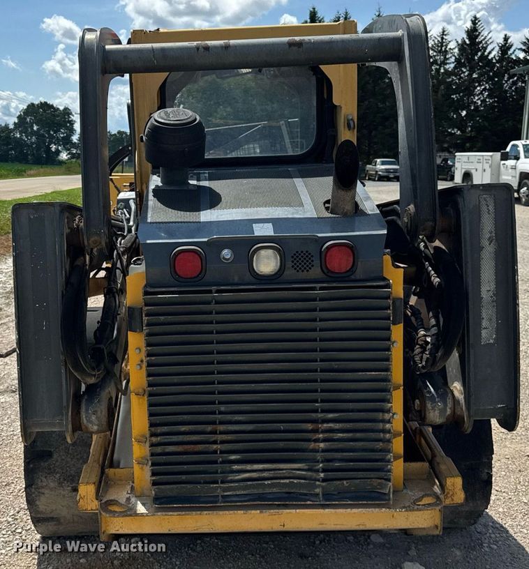 image for item DI9215 2013 John Deere 332D skid steer loader