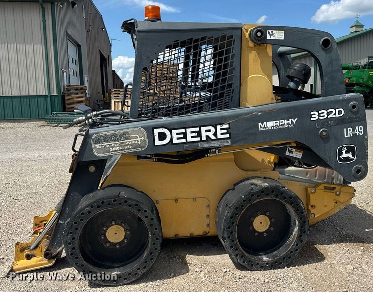 image for item DI9215 2013 John Deere 332D skid steer loader