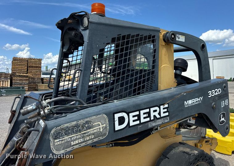 image for item DI9215 2013 John Deere 332D skid steer loader