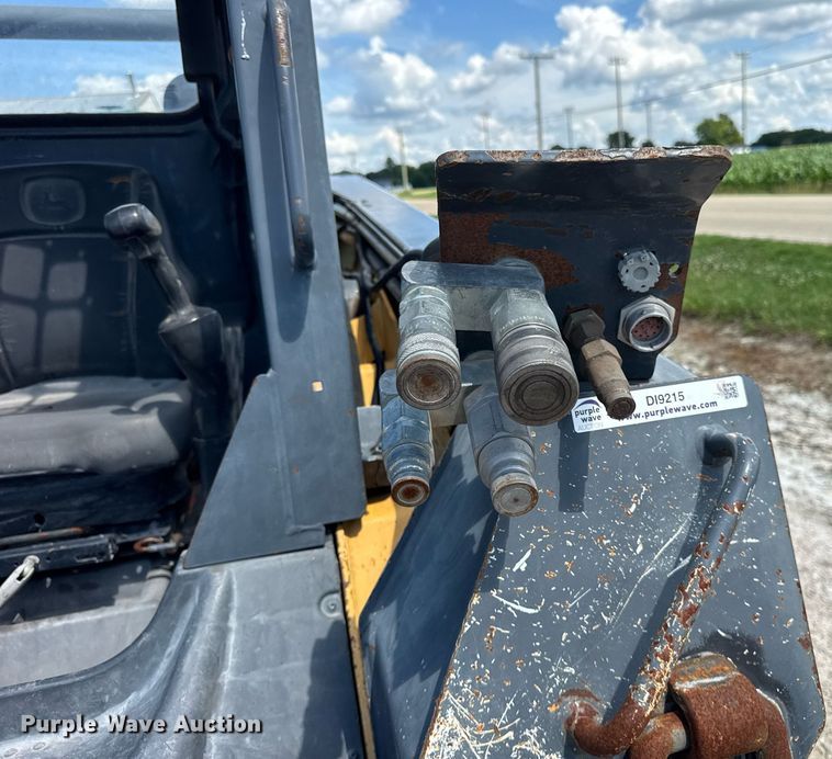image for item DI9215 2013 John Deere 332D skid steer loader