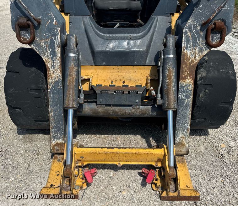 image for item DI9215 2013 John Deere 332D skid steer loader