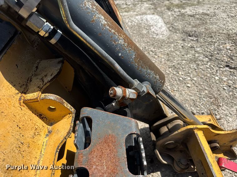 image for item DI9215 2013 John Deere 332D skid steer loader