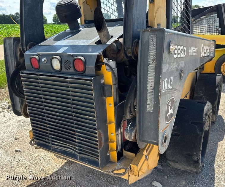 image for item DI9215 2013 John Deere 332D skid steer loader