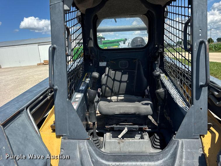 image for item DI9215 2013 John Deere 332D skid steer loader