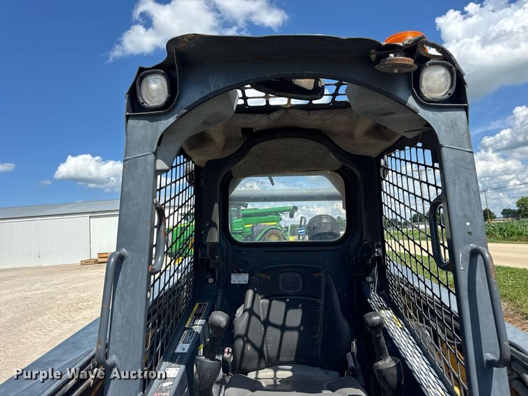 image for item DI9215 2013 John Deere 332D skid steer loader