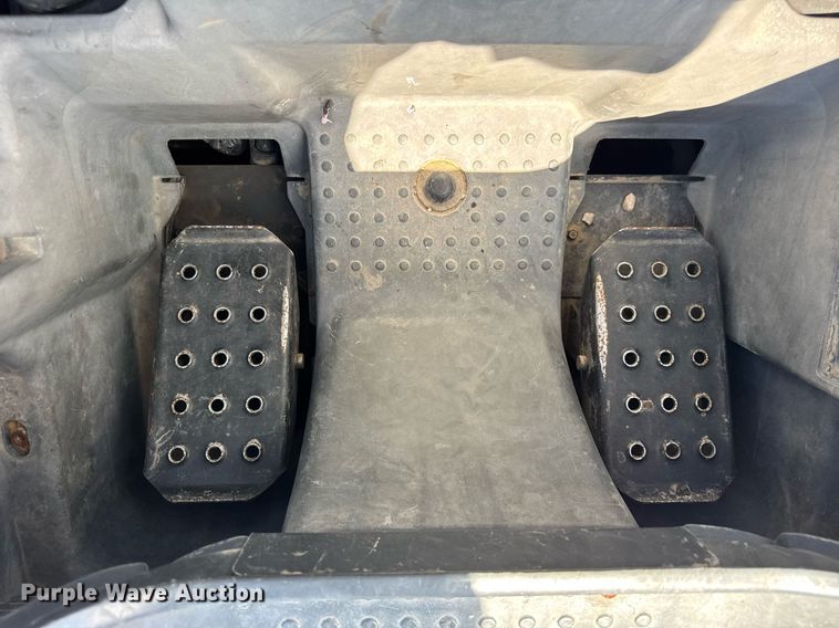 image for item DI9215 2013 John Deere 332D skid steer loader