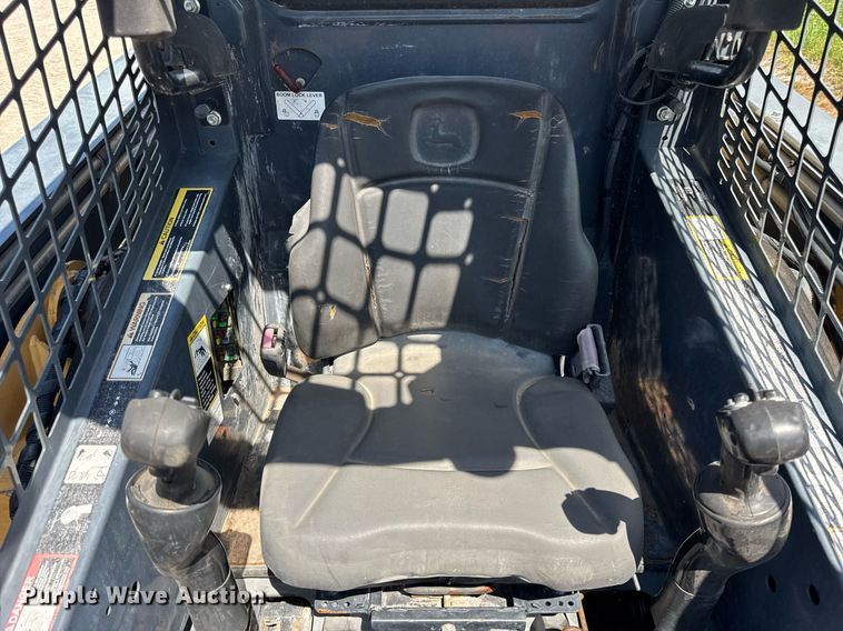image for item DI9215 2013 John Deere 332D skid steer loader