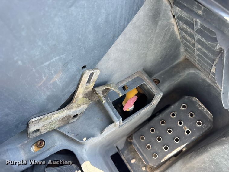 image for item DI9215 2013 John Deere 332D skid steer loader